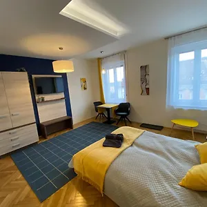  Homestay Frank & Fang Mk1 Hungary
